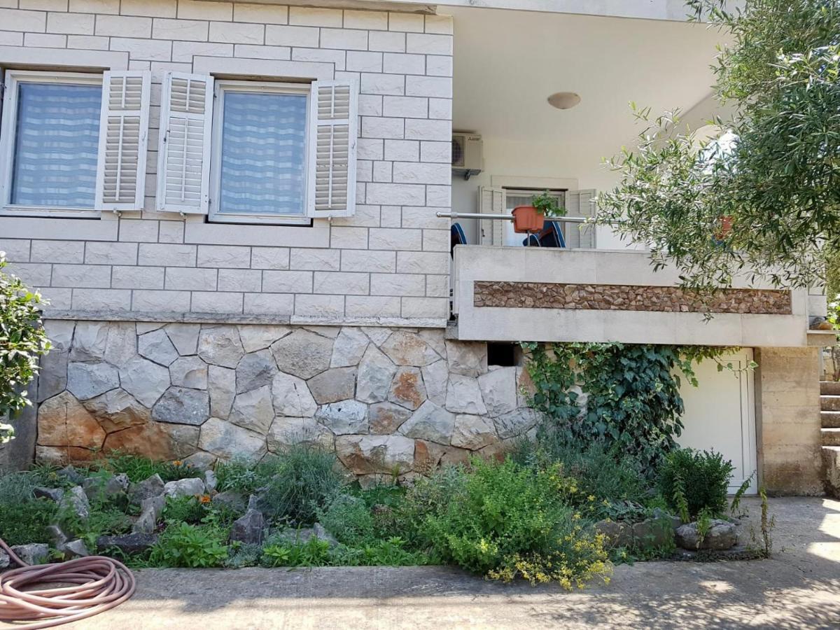 Apartmani Luka Zrnovo Ngoại thất bức ảnh